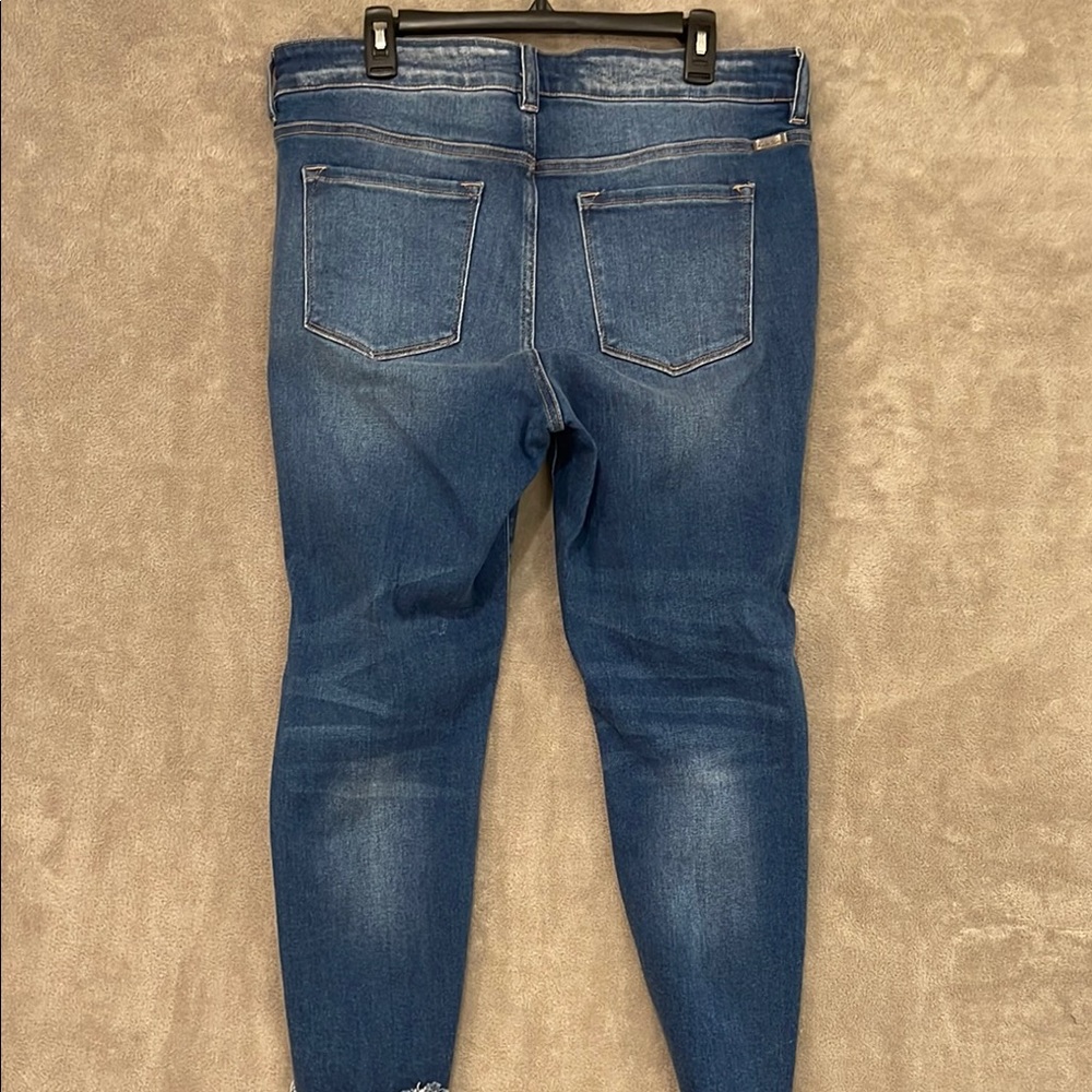 KanCan Blue Ankle Cropped Jeans with Distressed Details Women's sz 16 Fringe Hem - Picture 8 of 12